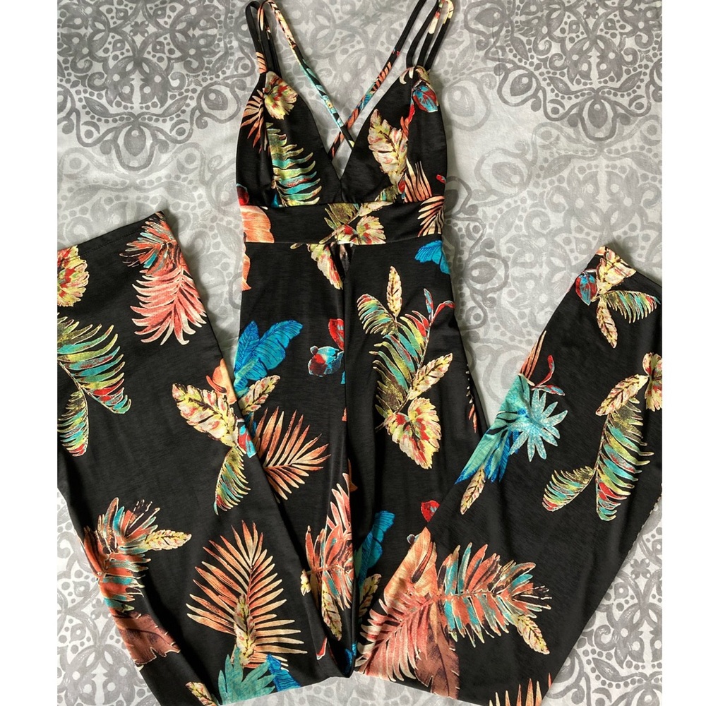 New Privy floral jumpsuit size small